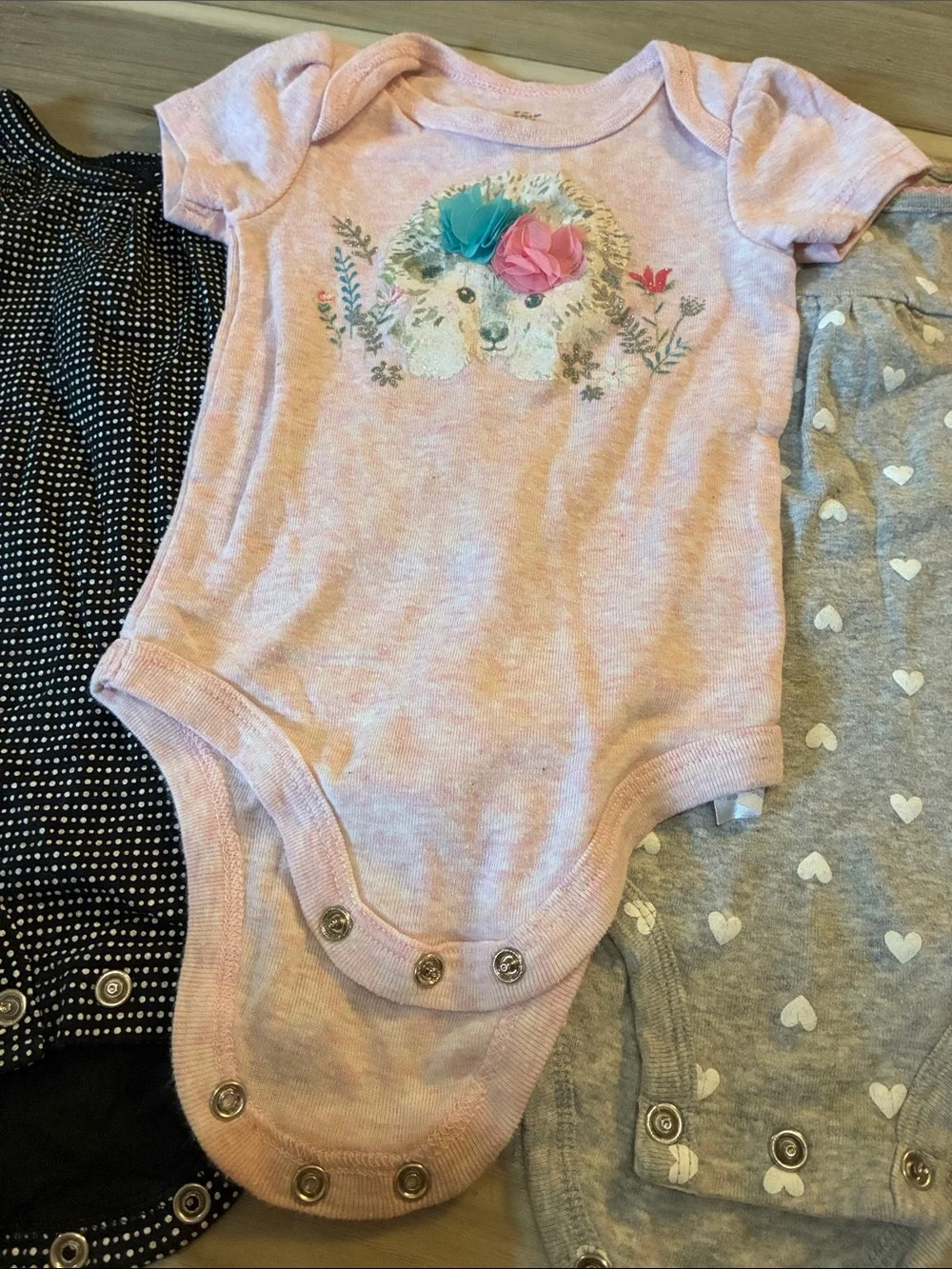 🩵 3-Pack Baby One-Piece Bodysuits in Pink, Gray & Black - Floral Puppy Set